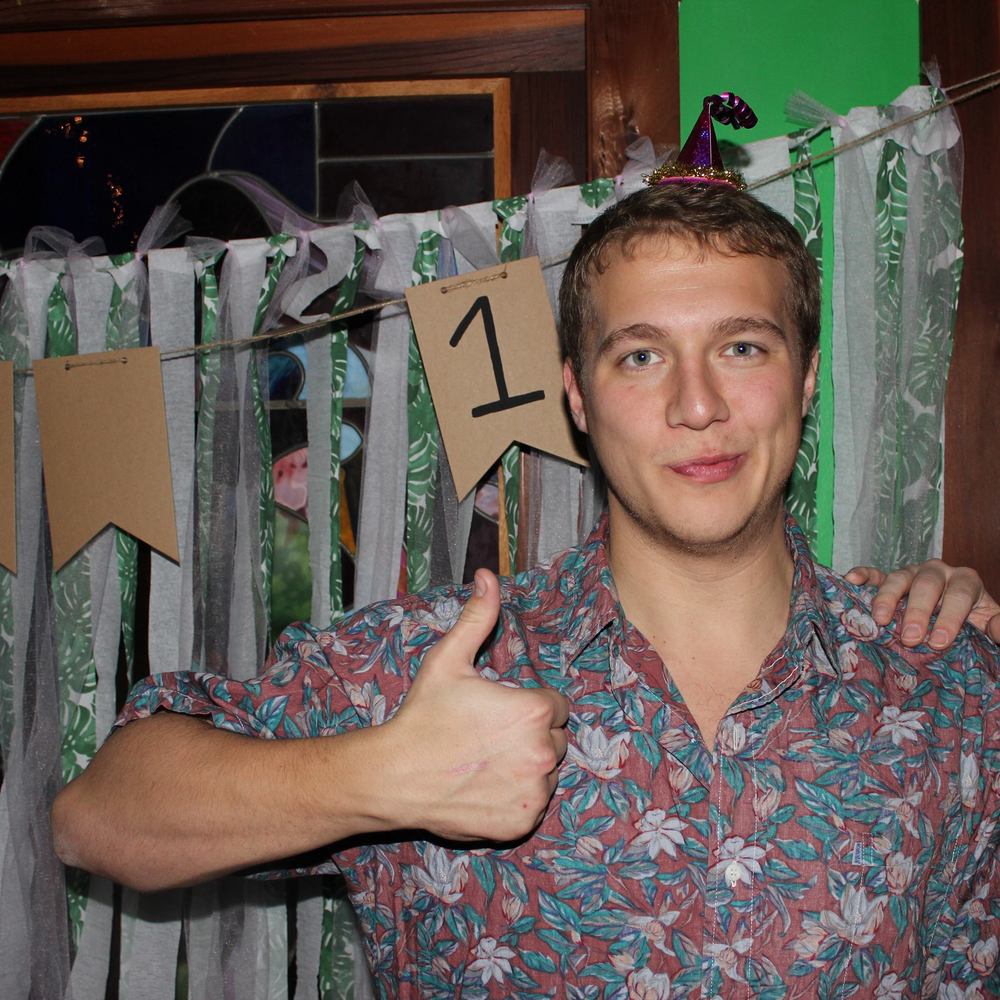 Meet your Posher, Dustin